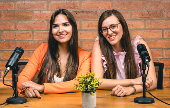 Facilitadoras del curso en el espacio de dictado del curso.