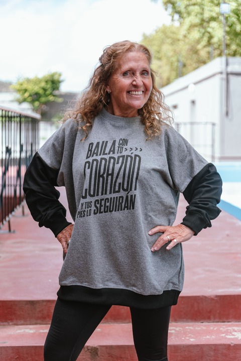 Buzo gris y negro - Baila con el corazón 