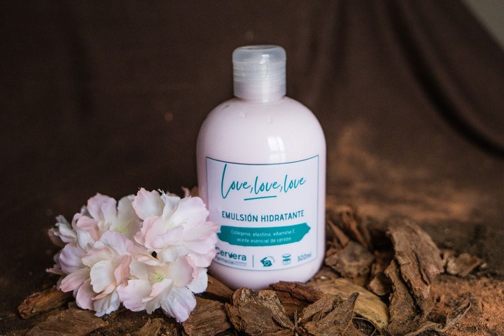 EMULSION HIDRATANTE LOVE LOVE LOVE