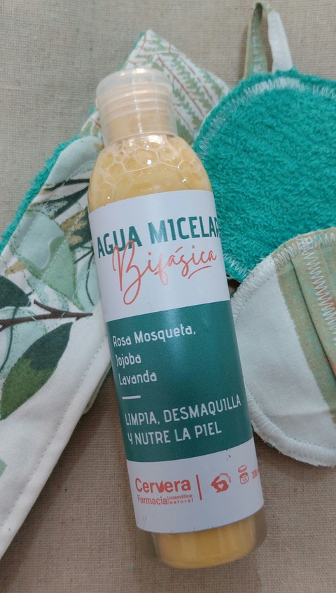 Agua micelar bifásica