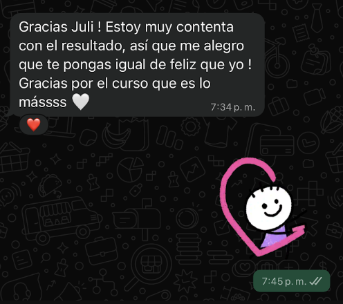 Alumna mostrando sus primeros sahumerios realizados en el taller