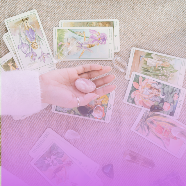 El Filtro Consciente: La diferencia vital entre Instinto e Intuición al leer el Tarot