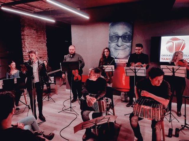 Orquestas y brujos