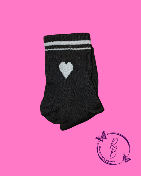 Medias 1/4 Negras con Corazon Blanco