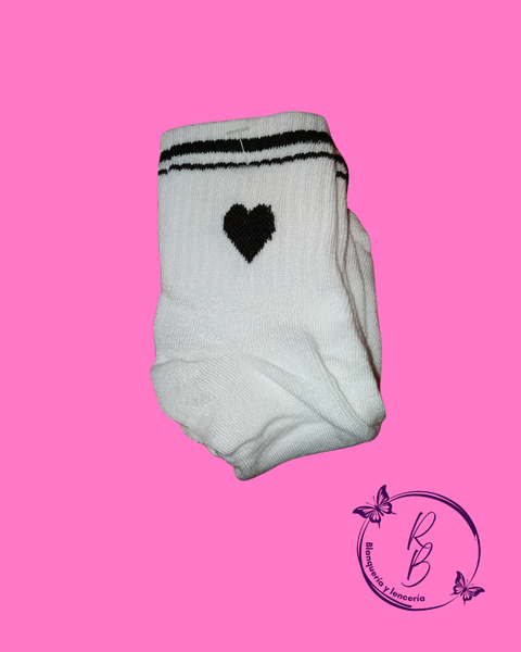 Medias 1/4 Blancas con Corazon Negro