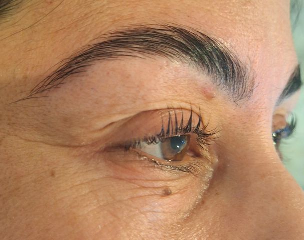 Lash lifting