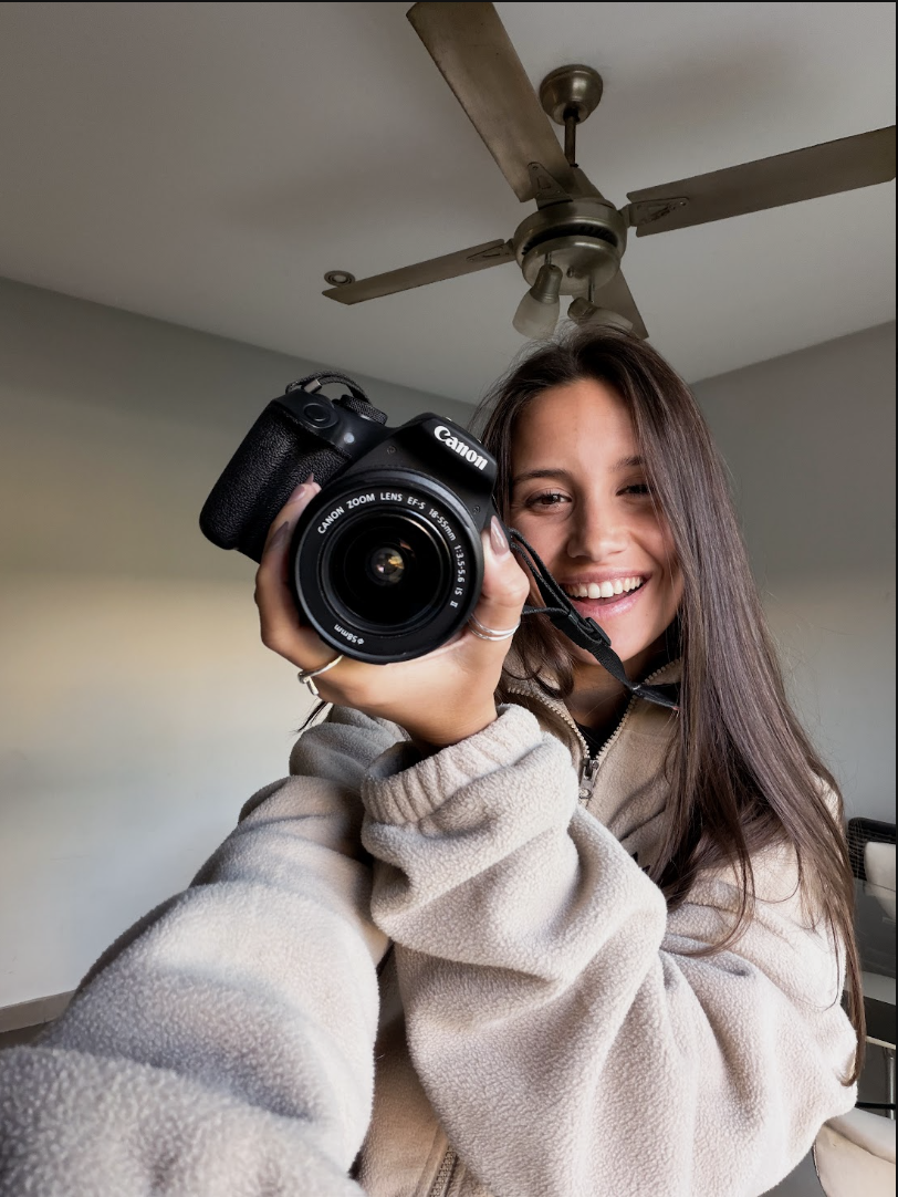 Emprendedora construyendo su marca personal para comunicar su negocio en Instagram