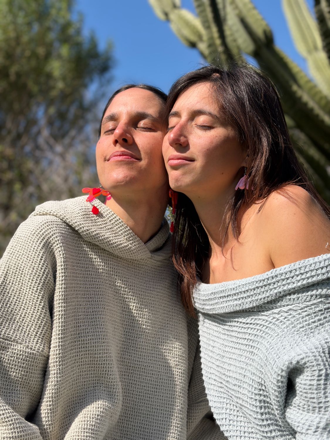 Candela y Paloma al sol
