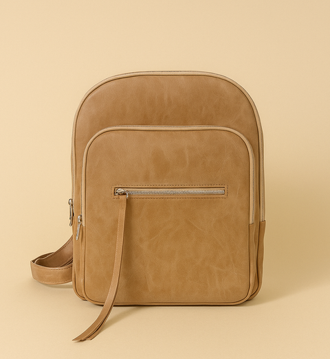 MOCHILA CON CIERRE Y BOLSILLO FRONTAL 