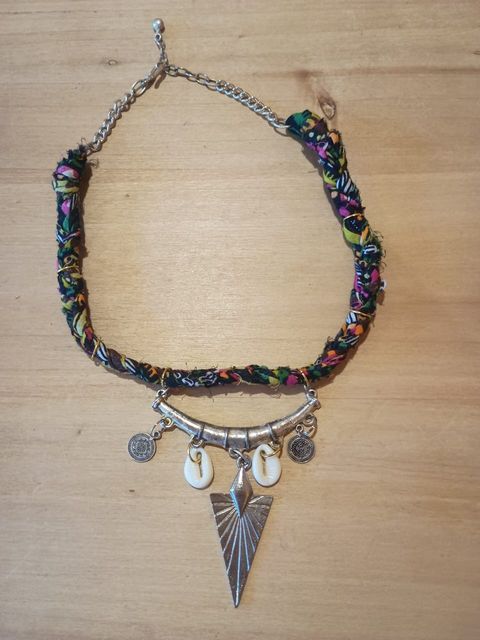 COLLARES